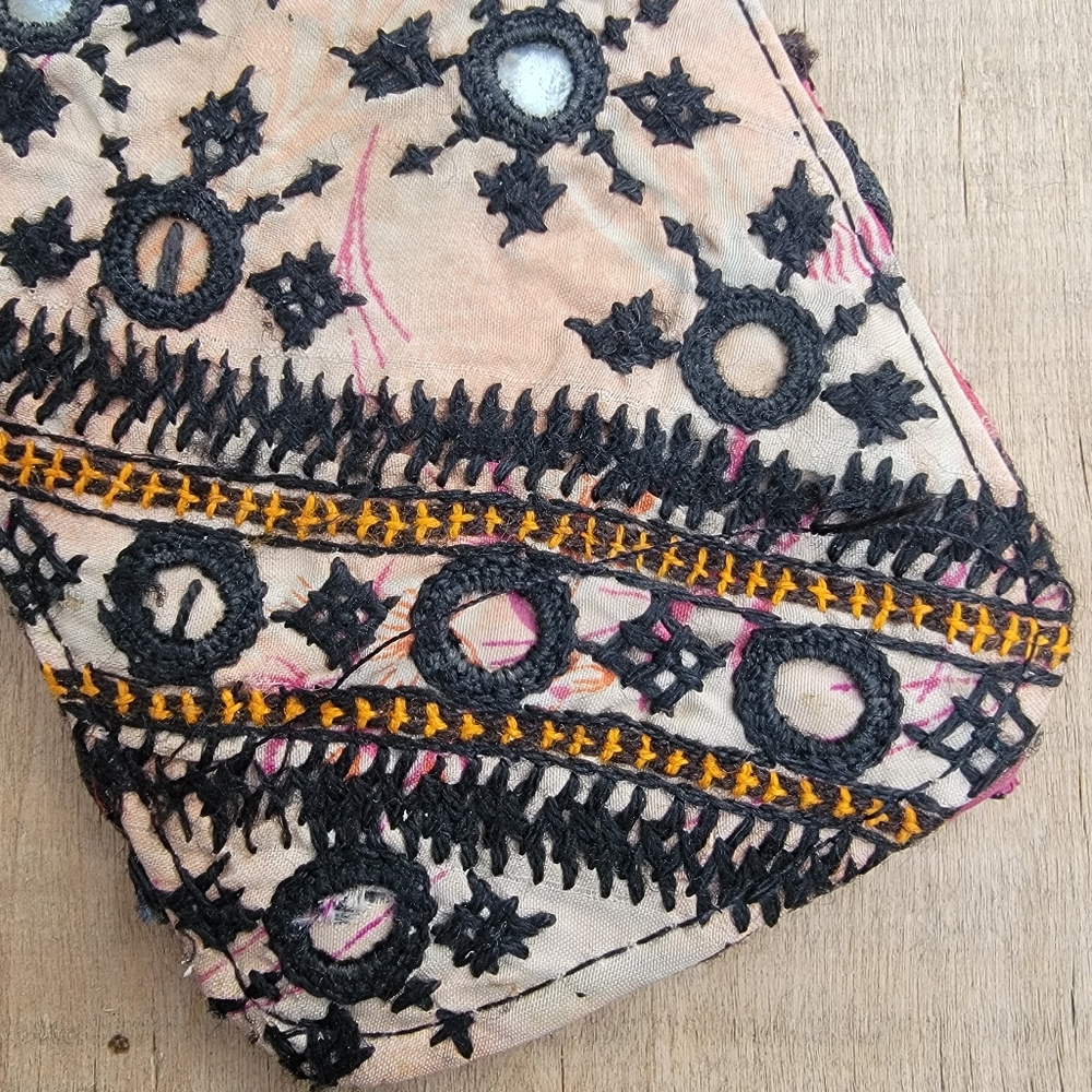 🌋👽 Free People Boho Embroidered Repurposed vtg banjara hippie Wallet card case - Picture 12 of 16